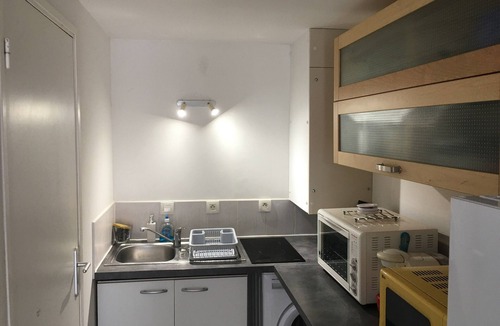 Le Grand Large Apartment | Gamine: Ground floor studio parking at the back of a small building on the South Waterfront