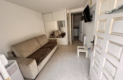 Le Grand Large Apartment | Gamine: Ground floor studio parking at the back of a small building on the South Waterfront