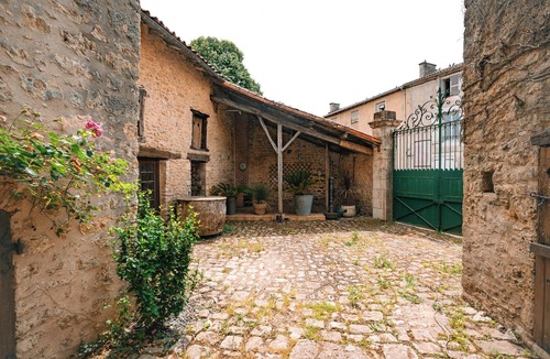 Vivonne House | Gaming gîte for 12 people in Vivonne