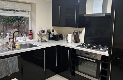 Barkingside Apartment | Gants Hill studio with parking