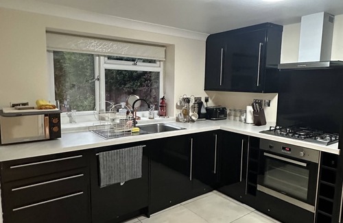 Barkingside Apartment | Gants Hill studio with parking