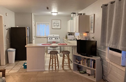 Palacios Apartment | Garage Apartment, Bayview