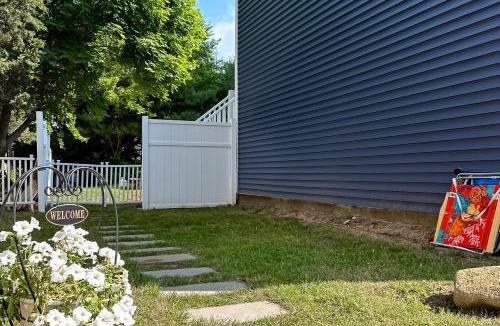 Oak Bluffs Apartment | Garage Suite