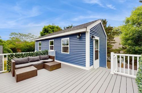 Oak Bluffs Apartment | Garage Suite