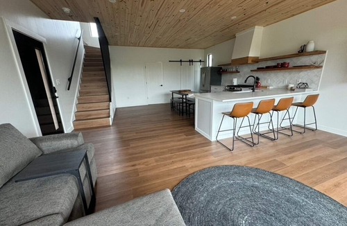 Cedar Creek House | Garbos Goodnight, a luxurious experience combined with the cozy comforts of home