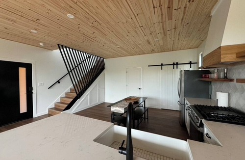 Cedar Creek House | Garbos Goodnight, a luxurious experience combined with the cozy comforts of home
