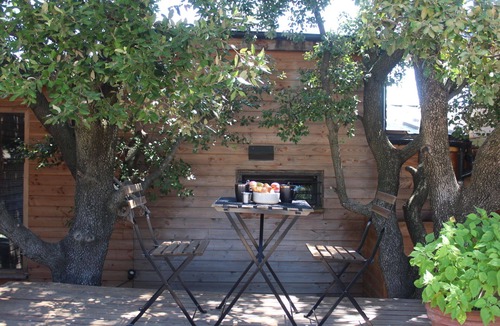 Lirac House | Gard: Maison en Campagne Avec Piscine, Calme et vue Splendide
