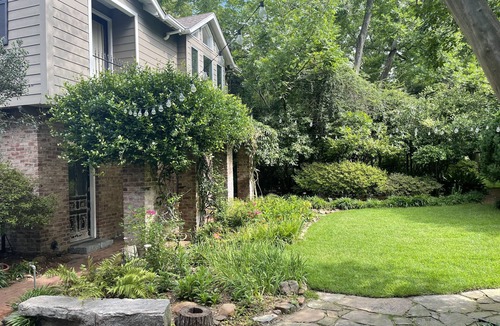 Old Shandon Cottage | Garden 1BR Cottage off Devine St in Historic Columbia home