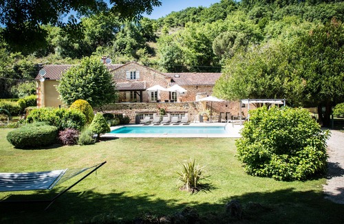 Sauveterre-la-Lemance Apartment | Garden Apartment with private Grounds and Pool