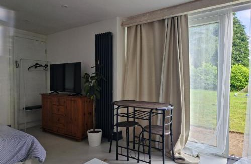 Heath and Reach Apartment | Garden Apartment, sleeps 4