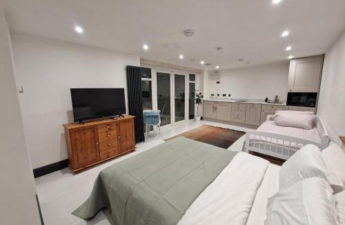 Heath and Reach Apartment | Garden Apartment, sleeps 4