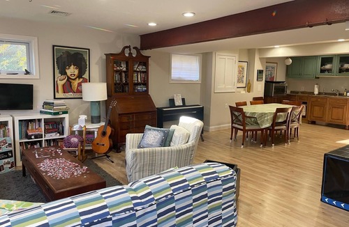 Cabin John Apartment | Garden Apartment Retreat