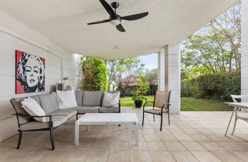 South Brisbane Apartment | Garden Apt 2Bed/2Bath, parking