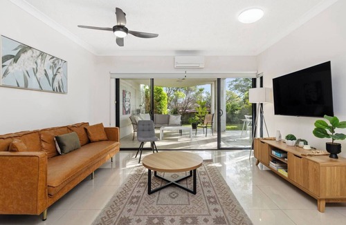 South Brisbane Apartment | Garden Apt 2Bed/2Bath, parking