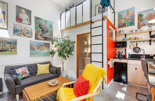 Miller Park Apartment | Garden Artist Loft Studio