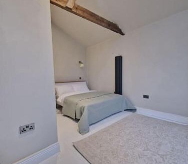 Heath and Reach Apartment | Garden Barn Studio, sleeps 3