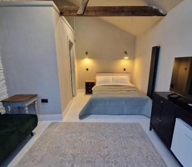 Heath and Reach Apartment | Garden Barn Studio, sleeps 3