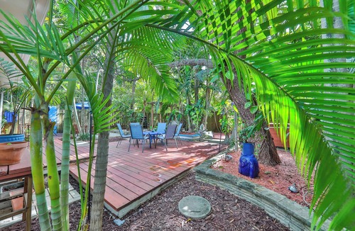 Parkside House | Garden botanical with jacuzzi