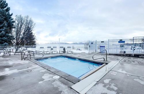 Harbor Village House | Garden City Condo w/Pool Access by Bear Lake!