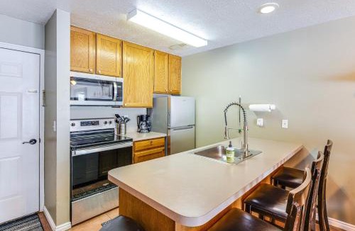Harbor Village House | Garden City Condo w/Pool Access by Bear Lake!