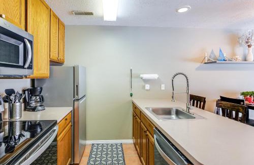 Harbor Village House | Garden City Condo w/Pool Access by Bear Lake!