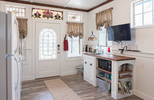 Royse City Cabin | Garden Cottage - Charming Cabin in the Woods