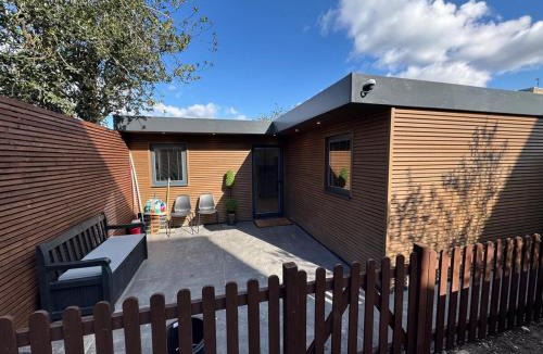 Watford Apartment | Garden Cottage