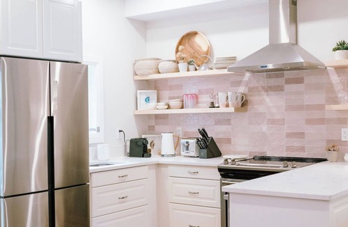 Prince Edward House | Garden Cottage Pet Friendly w/complimentary Sandbanks Park Pass
