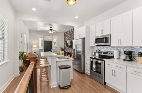 Saint Thomas Development Apartment | Garden District | Garage Parking |3 Beds+Workspace