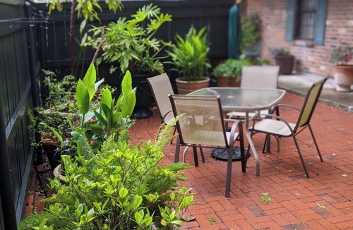 Faubourg Delassize Condo | Garden District Gem Steps from the St.Charles Streetcar visit GardenDistrictGem