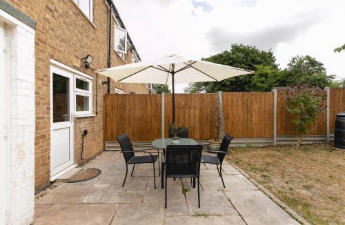Shephall Apartment | Garden Escape Spacious 2 Bed with Parking