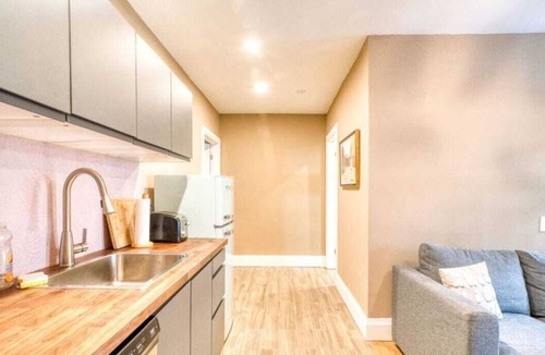 Roncesvalles Village Apartment | Garden-Facing Gem in Fab Roncy!