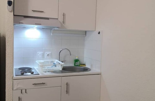 Secteur 2 House | Garden-facing studio in Grenoble's lower town center