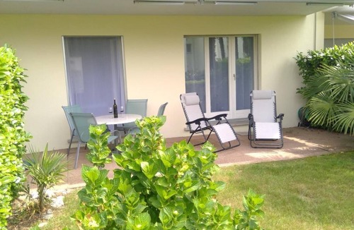 Caslano Apartment | Garden flat in Ticino with swimming pool