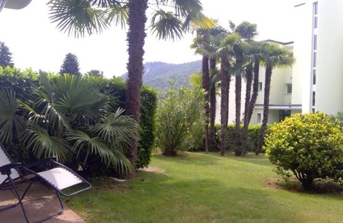 Caslano Apartment | Garden flat in Ticino with swimming pool