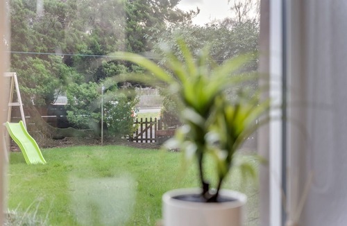 Bonhill Apartment | Garden Flat, Loch Lomond