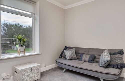 Bonhill Apartment | Garden Flat, Loch Lomond