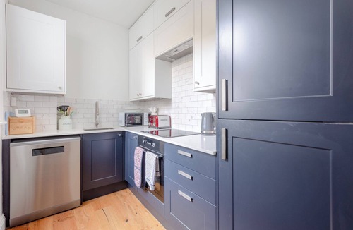 Peckham Apartment | Garden| Full Kitchen| King Bed| Modern bathroom