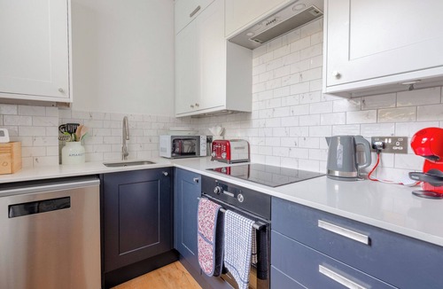 Peckham Apartment | Garden| Full Kitchen| King Bed| Modern bathroom