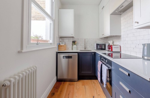 Peckham Apartment | Garden| Full Kitchen| King Bed| Modern bathroom