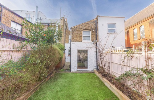 Peckham Apartment | Garden| Full Kitchen| King Bed| Modern bathroom