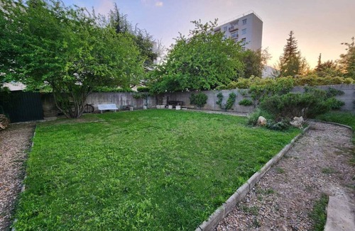 Sartrouville Apartment | Garden Guesthouse Near Paris