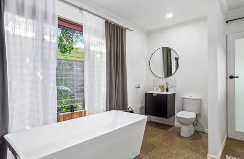 Tewantin Apartment | Garden Hideaway