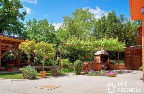 Sarsoni House | Garden House
