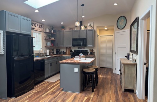 Forks House | Garden House ~ New Home! In the heart of Forks, walking distance to town