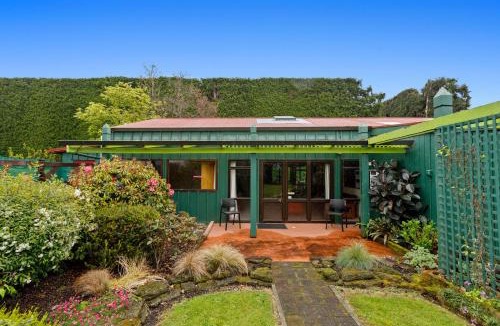 Tirohanga House | Garden House