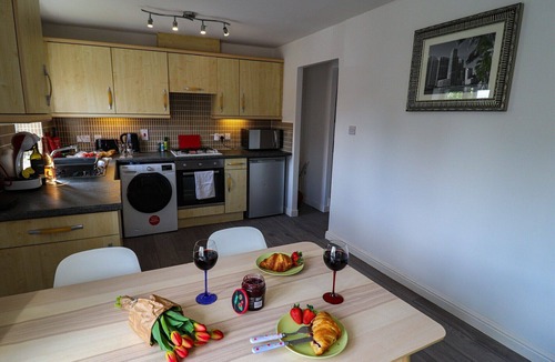 Banbury House | Garden House with parking