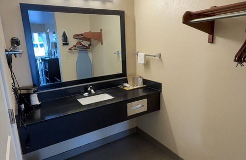 Capital View Hotel | Garden Inn and Suites Little Rock
