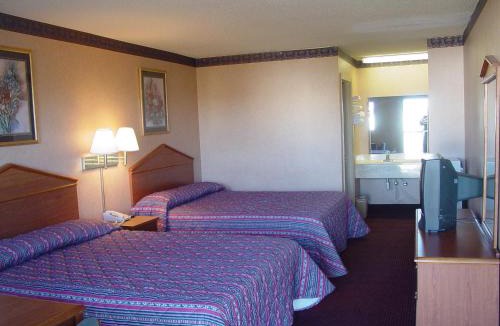 Rockmart Hotel | Garden Inn & Suites