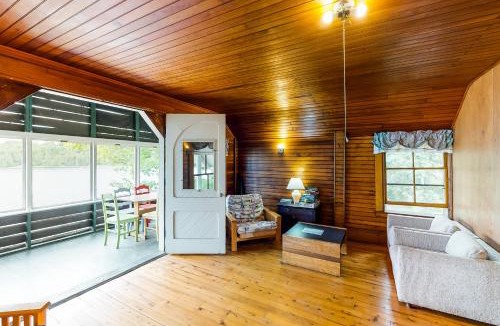 Charlotte House | Garden Island's Willow